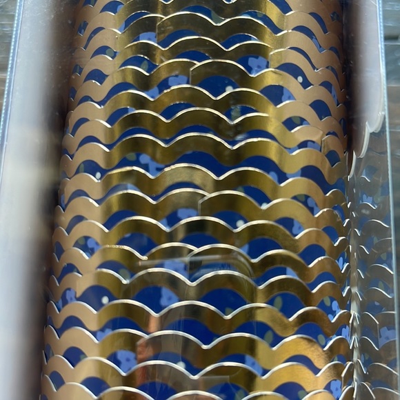 50 BLUE AND GOLD BAKING CUPS - Picture 7 of 7